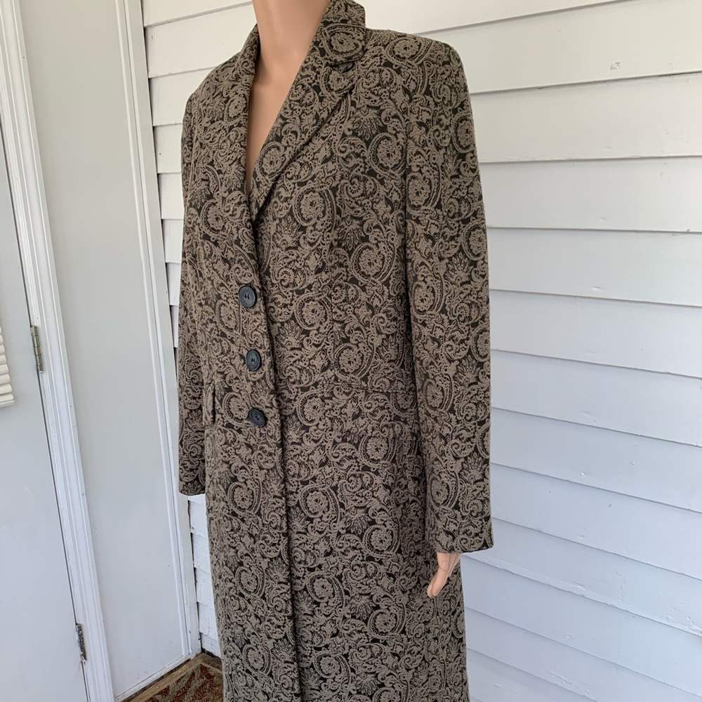 Kasper Paisley Patterned Long Blazer Coat in Brown and Black
